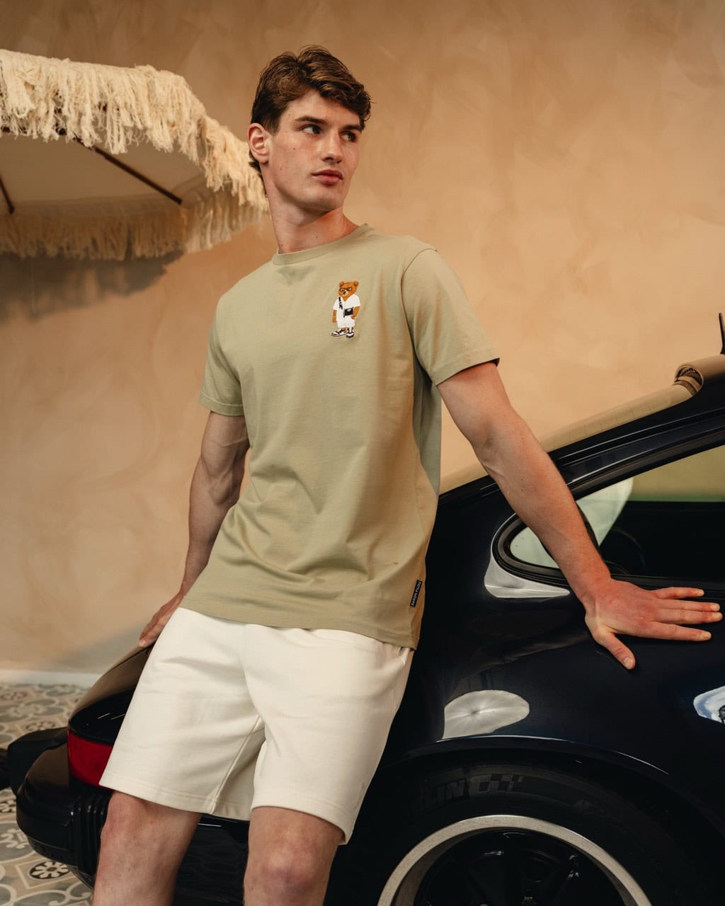 Brustbesticktes T-Shirt Filou CLXIX