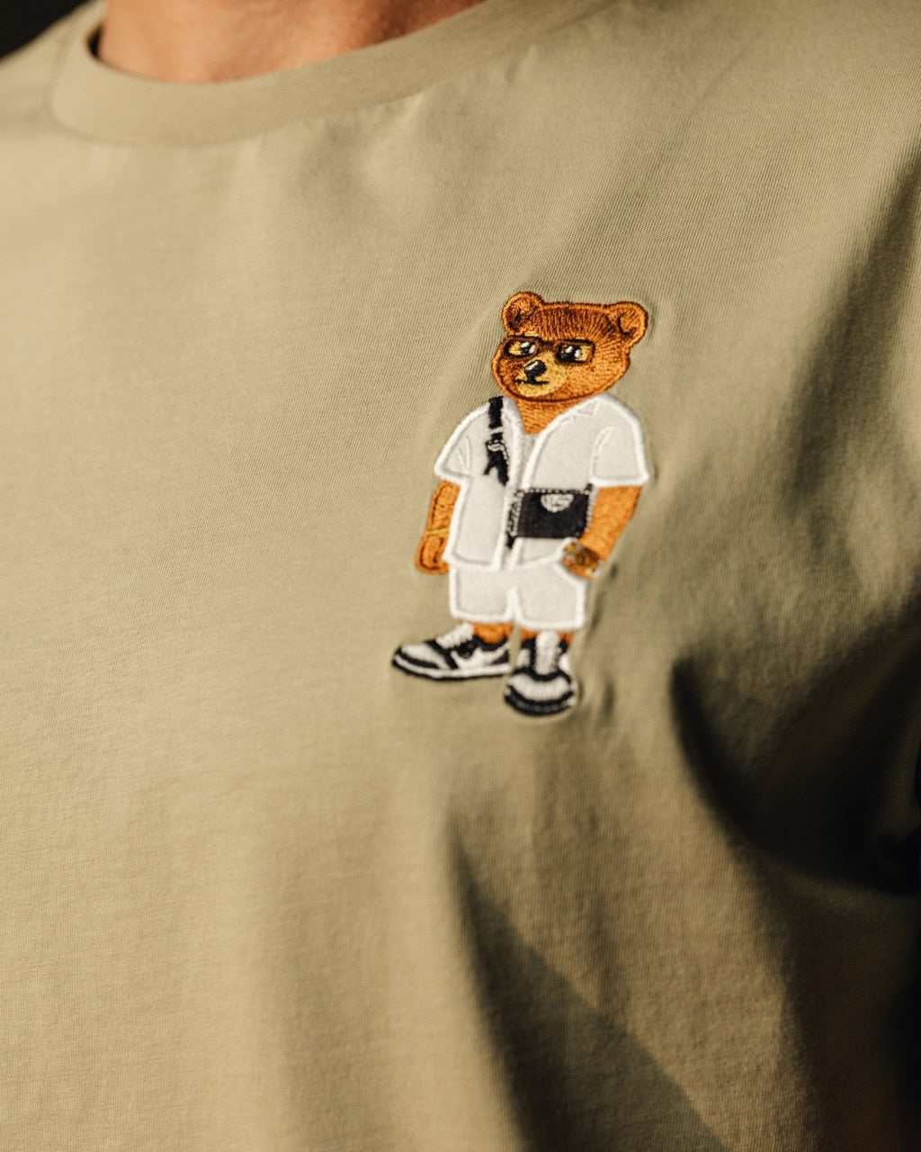 Brustbesticktes T-Shirt Filou CLXIX